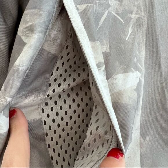 ADIDAS Grey Graphic Light Weight Zip Up Jacket Size Medium - Picture 6 of 9